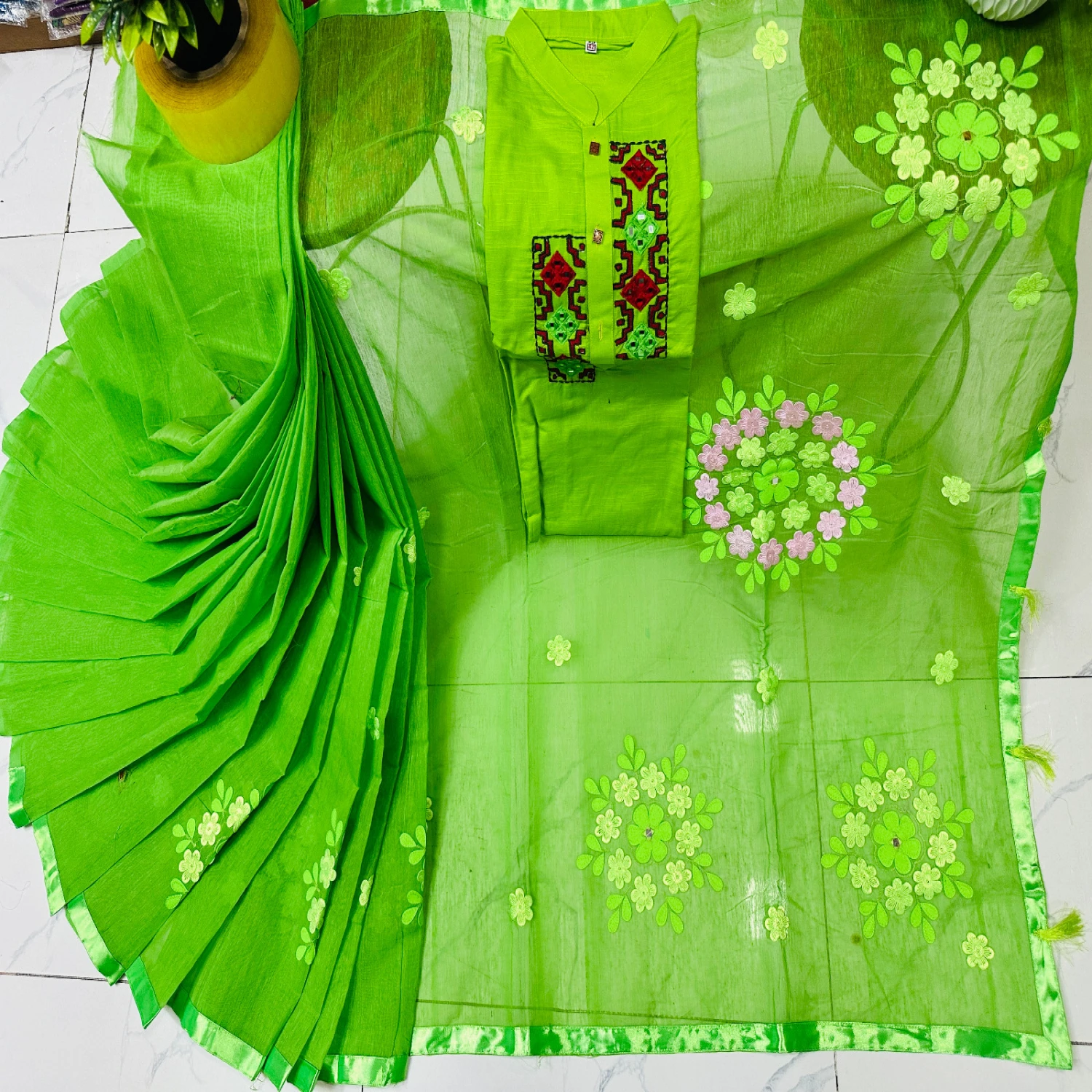 এমব্রয়ডারি কাপল সেট